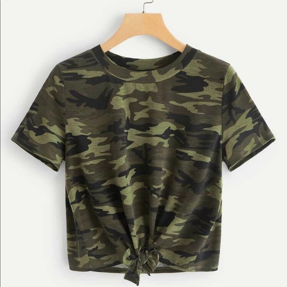 Size M, Tie-up Knotted Camo Top